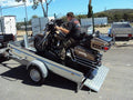 Plataforma Basculante: 2,60 m x 1,53 m / 750 Kg